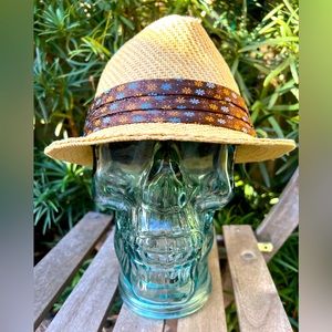 U3i MENS WOVEN HAT WITH BROWN FLORAL BAND